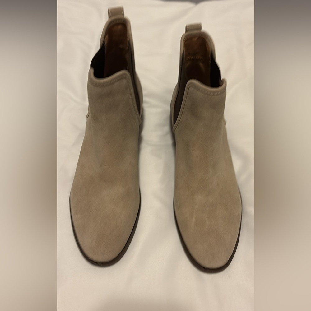 Steve Madden Woman’s “Darbie” Taupe Boot Size 9 Men's Tan Chelsea Boots